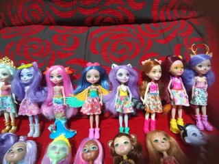 Muñecas Enchantimals y accesorios.
