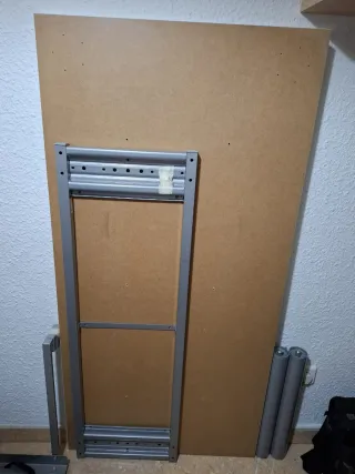 Mesa escritorio Ikea blanca y gris