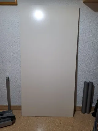 Mesa escritorio Ikea blanca y gris