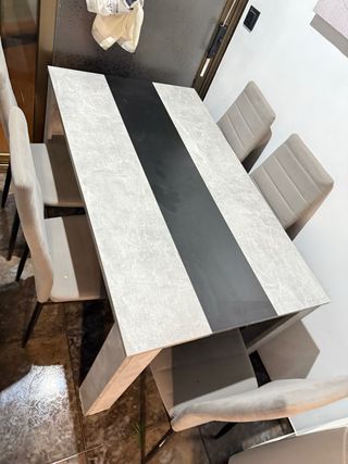 Mesa de comedor moderna piedra y tela