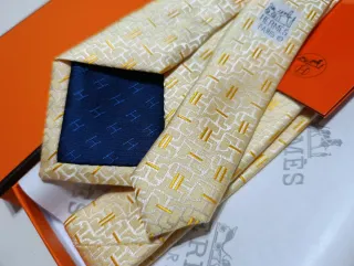 Corbata Hermès Dorada