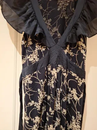 Vestido Oasis floral azul marino y blanco