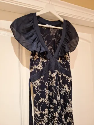 Vestido Oasis floral azul marino y blanco