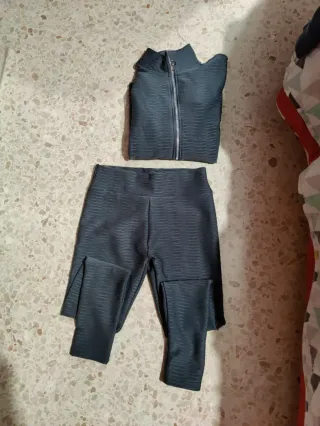 Conjunto chándal gris texturizado