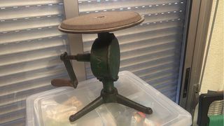 Antico affilatore manuale per coltelli