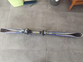 Esquís HEAD con fijaciones. Cyber X 40