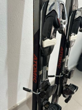 Esquís Atomic DR Crimson con fijaciones XTO