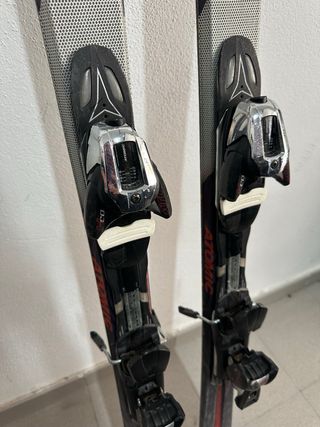 Esquís Atomic DR Crimson con fijaciones XTO