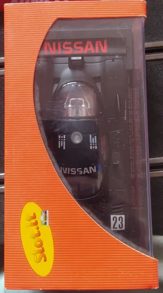 Coche Slot Nissan Negro