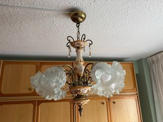 Lámparas de bronce con cristales.