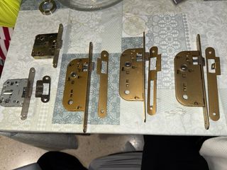 Cerradura de seguridad dorada