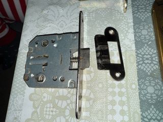 Cerradura de seguridad dorada