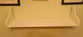 Estantería blanca de madera