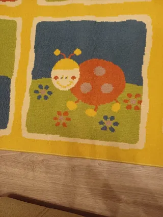 Alfombra infantil de tela con animales