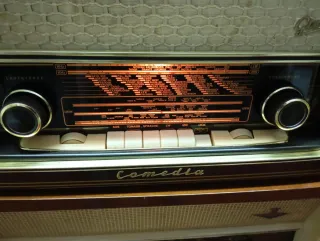 Rádio antiga GRAETZ