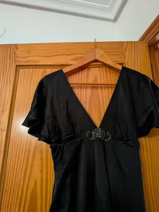 Vestido de raso negro