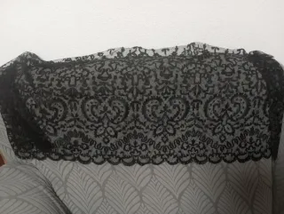 Mantilla de encaje negro
