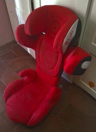 OPORTUNIDAD!! Silla roja para coche con Isofix