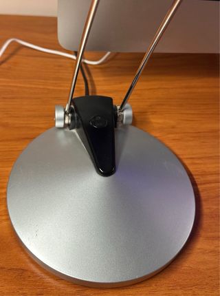 Lámpara flexo escritorio diseño elegante.