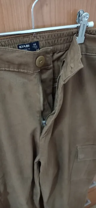 Pantalón cargo hombre marrón