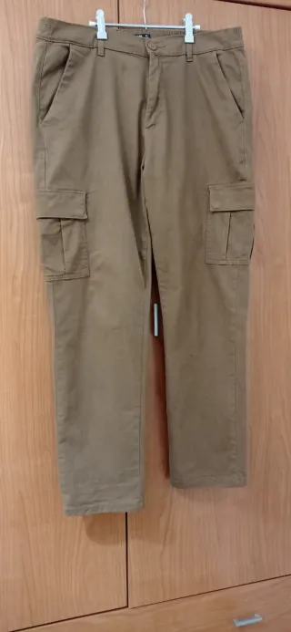 Pantalón cargo hombre marrón