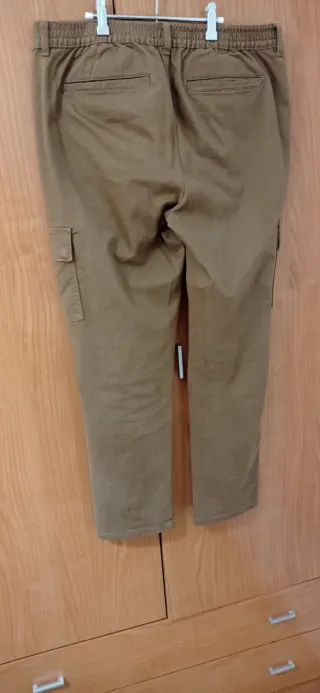 Pantalón cargo hombre marrón