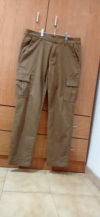 Pantalón cargo hombre marrón