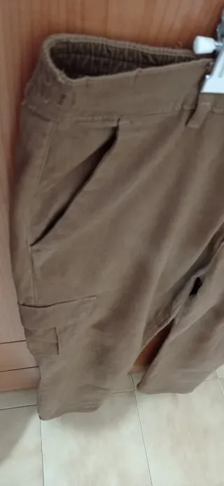 Pantalón cargo hombre marrón