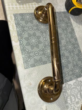 Asa de puerta dorada