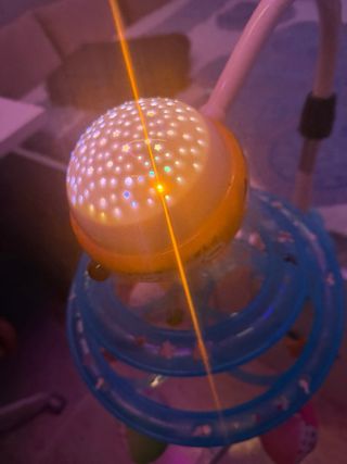 Móvil cuna bebé con proyector y música