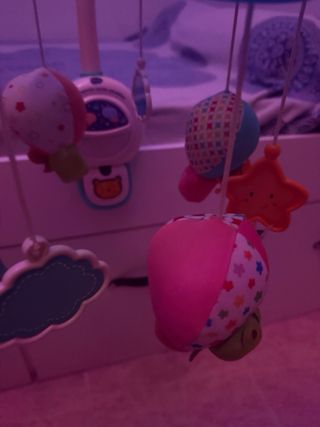 Móvil cuna bebé con proyector y música