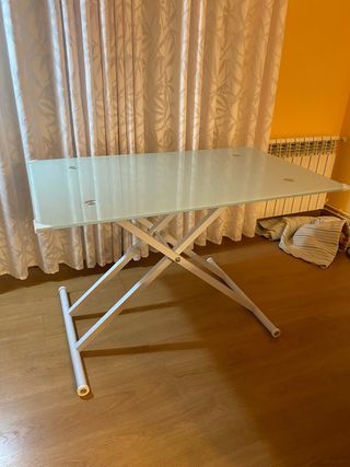 Mesa elevable cristal y metal. Graduable en altura