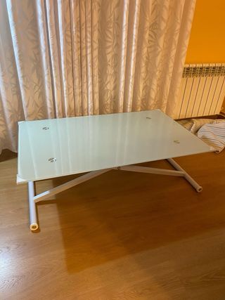 Mesa elevable cristal y metal. Graduable en altura