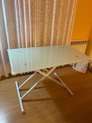 Mesa elevable cristal y metal. Graduable en altura