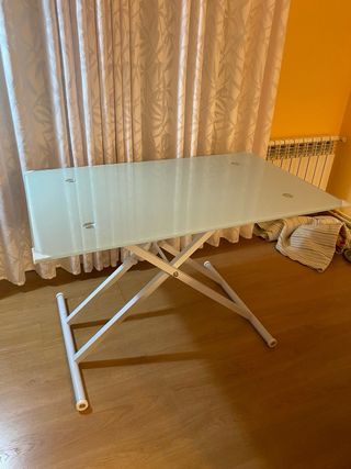 Mesa elevable cristal y metal. Graduable en altura