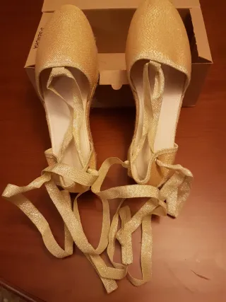 Zapatillas esparto doradas fallera