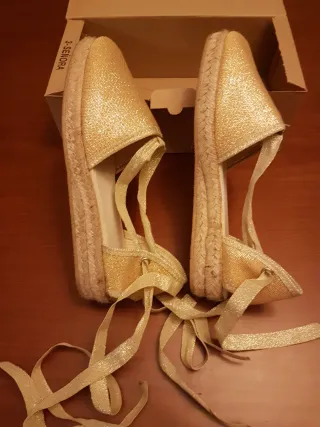 Zapatillas esparto doradas fallera