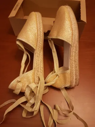 Zapatillas esparto doradas fallera