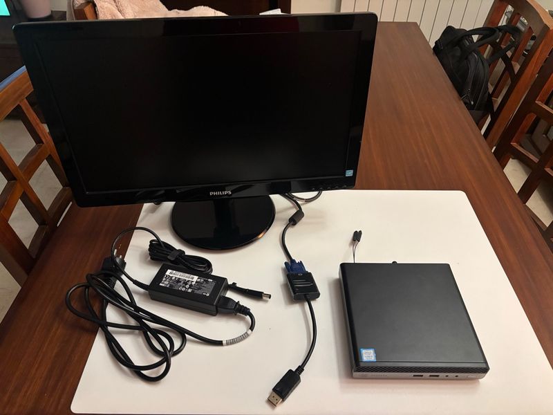 HP ProDesk 400 G3 Mini PC & Monitor Philips 19,5”