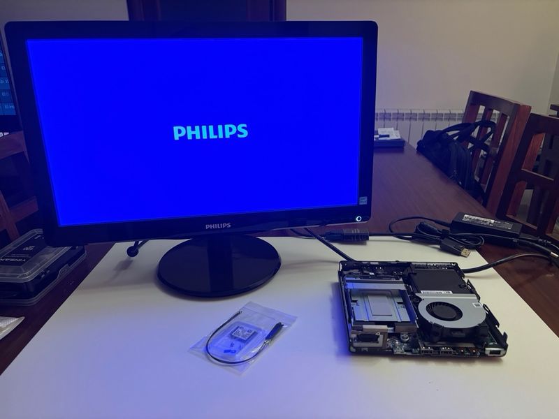 HP ProDesk 400 G3 Mini PC & Monitor Philips 19,5” afbeelding 2