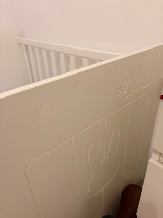 Cama infantil blanca con barrera y colchón 70x140