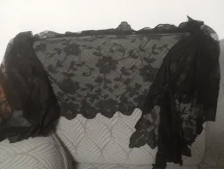 Mantilla de encaje negro