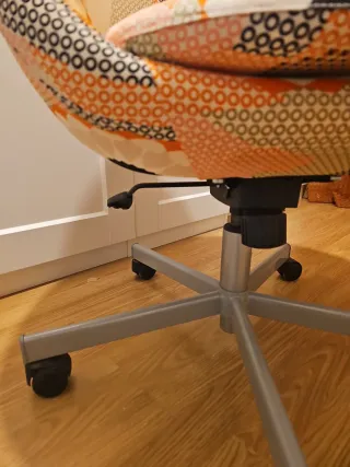 Silla escritorio con estampado., edición limitada.