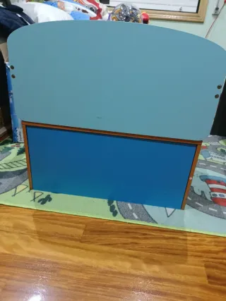 Banco y mesa para guardar juguetes