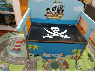 Banco y mesa para guardar juguetes