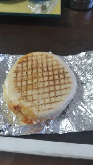 Se busca repartidor de martes a domingo de 8 a 12