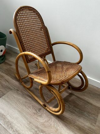 Sedia a dondolo in vimini per bambini
