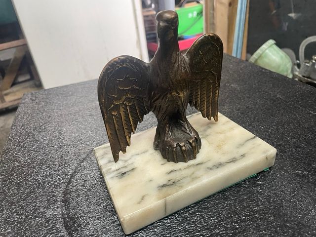 Estátua de Águia em Latão com Base de Mármore