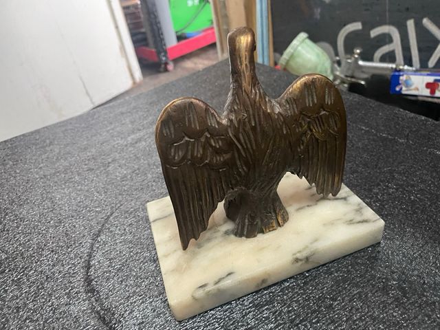 Estátua de Águia em Latão com Base de Mármore