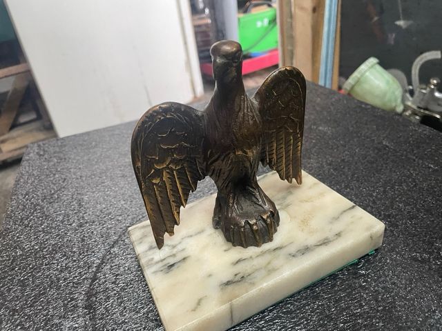 Estátua de Águia em Latão com Base de Mármore